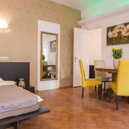 Apartament Color Nicolae Tonitza St *