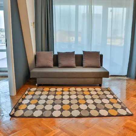 Color Nicolae Tonitza St * בוקרשט