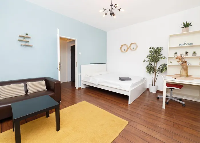 Color Nicolae Tonitza St * بوخارست