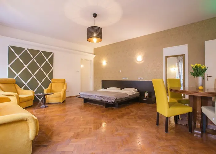 Color Nicolae Tonitza St Apartman *