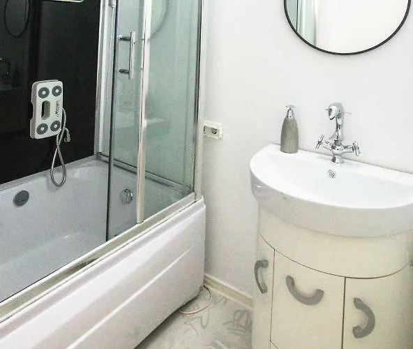 Color Nicolae Tonitza St * Bukarest