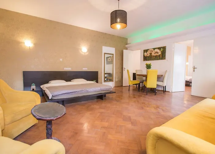 Color Nicolae Tonitza St Apartman