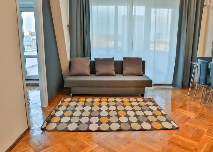 Color Nicolae Tonitza St * בוקרשט