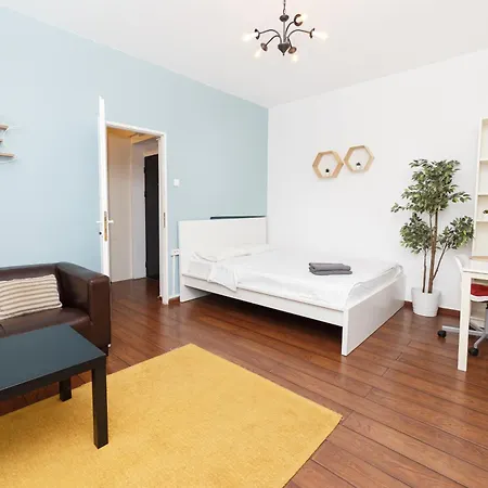 Color Nicolae Tonitza St * Bükreş