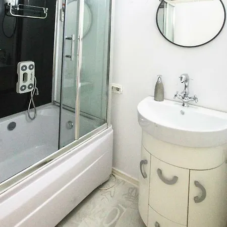 Color Nicolae Tonitza St * Bükreş