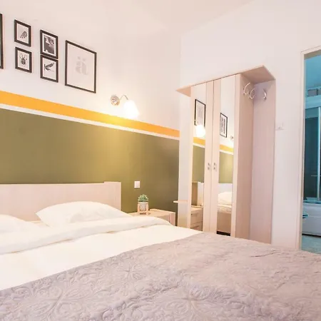 Color Nicolae Tonitza St * Bükreş