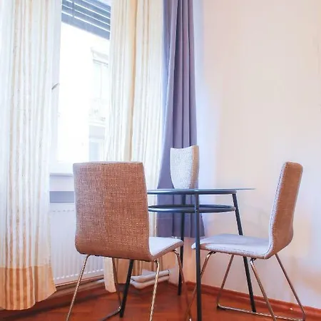 Color Nicolae Tonitza St * Bükreş