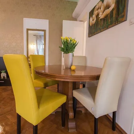 Color Nicolae Tonitza St Apartment *