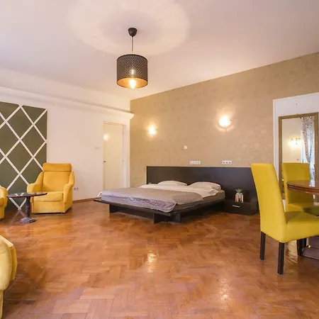 Color Nicolae Tonitza St Apartment *
