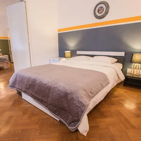 Color Nicolae Tonitza St Apartment *