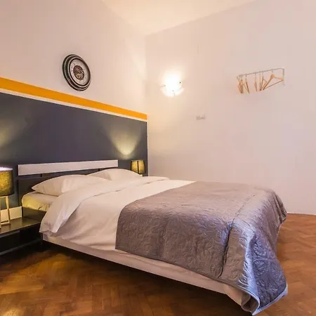 Color Nicolae Tonitza St Apartment *
