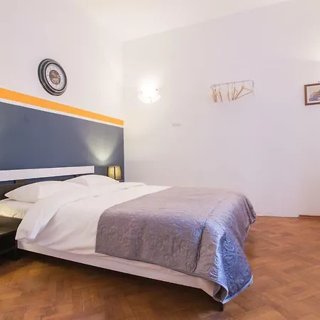 Apartment Color Nicolae Tonitza St *